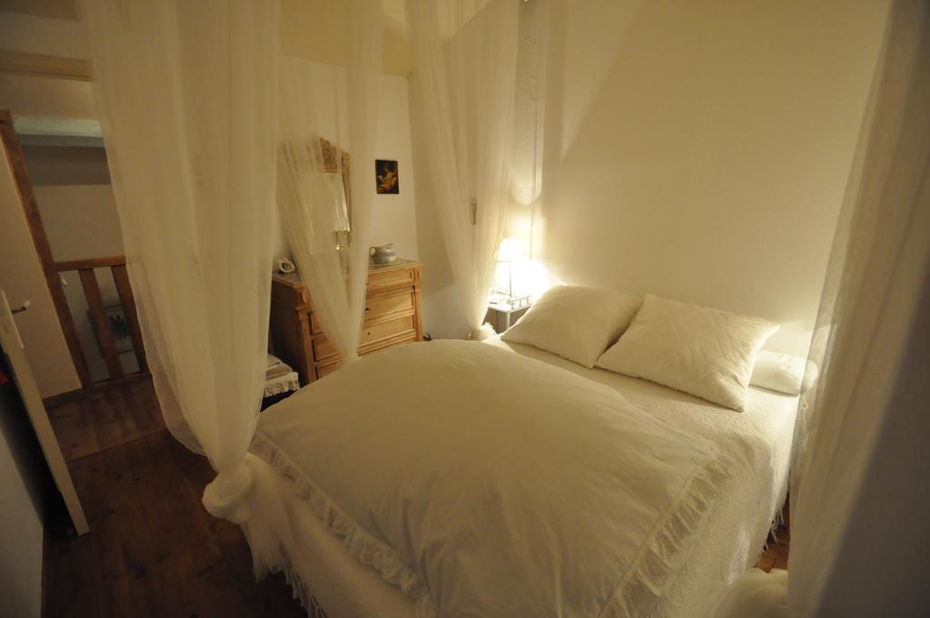 Ferme Saint Joseph Bed and Breakfast Le Fousseret Δωμάτιο φωτογραφία